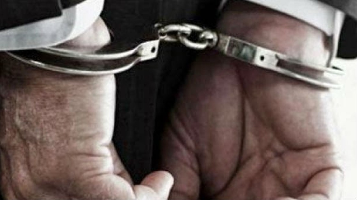 Συνελήφθη ψυχίατρος με ναρκωτικά χάπια και χασίς!