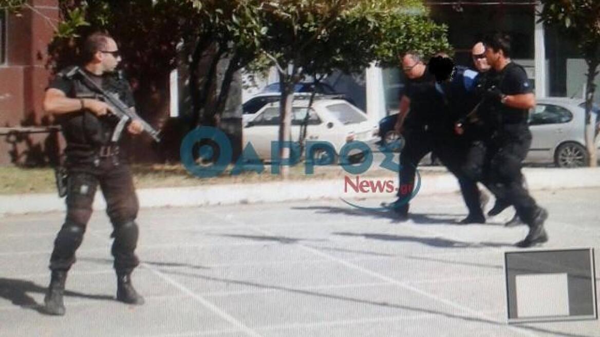 Φονικό στη Μάνη: Ένταση έξω από τα δικαστήρια της Καλαμάτας 