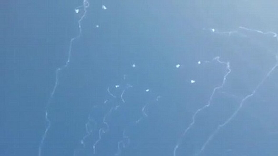 Βίντεο: Το ισραηλινό «Iron Dome» αναχαιτίζει ταυτόχρονα 15 ρουκέτες!