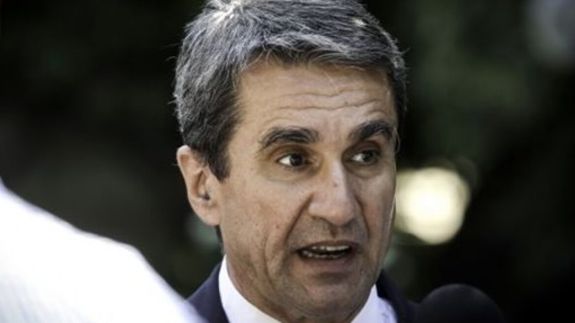 Λοβέρδος: Δεν τίθεται θέμα απόλυσης διοικητικών υπαλλήλων