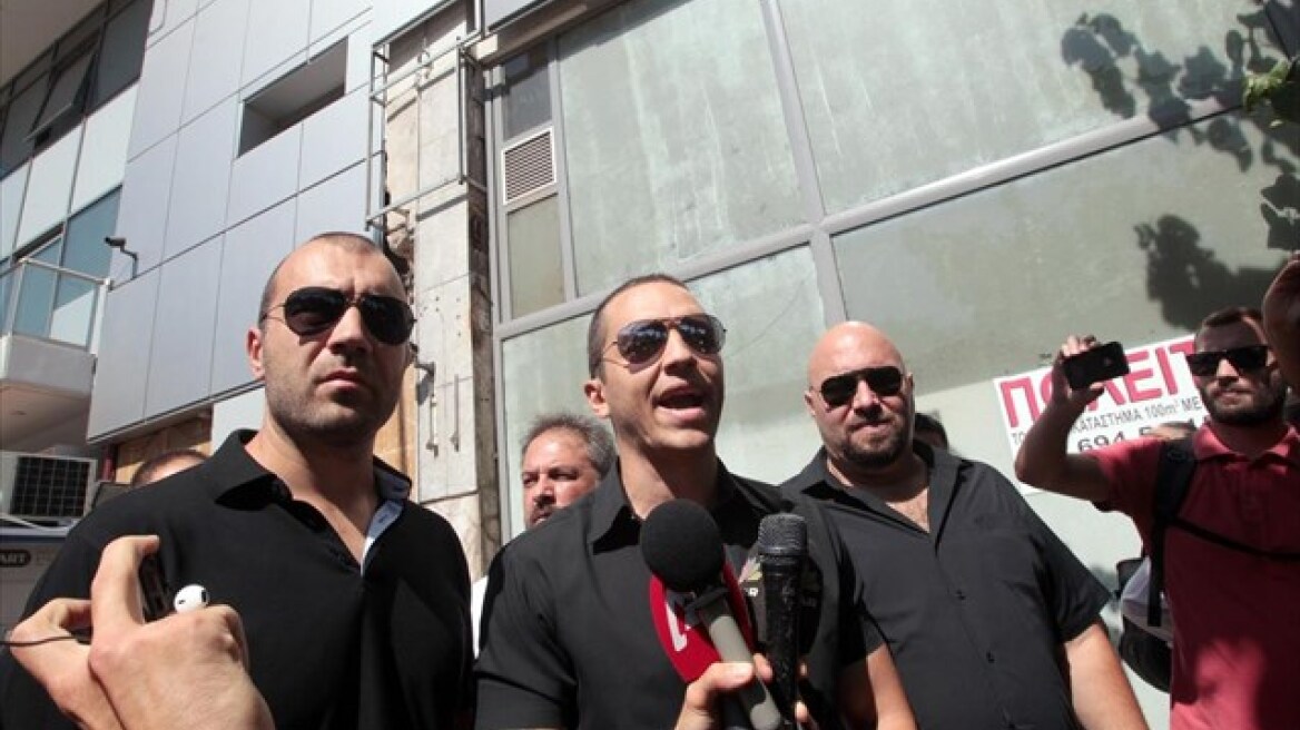 Συκοφαντίες ότι υπάρχει χλευαστικό τραγούδι για τον Γρηγορόπουλο λένε Κασιδιάρης-Ηλιόπουλος