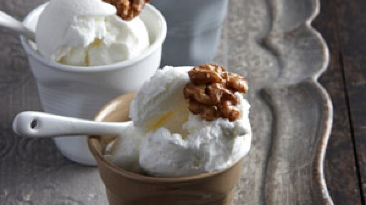 Frozen yogurt μέλι με αλμυρά καρύδια