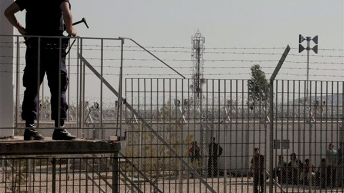 Μετανάστες καταγγέλλουν αστυνομική βία στην Αμυγδαλέζα