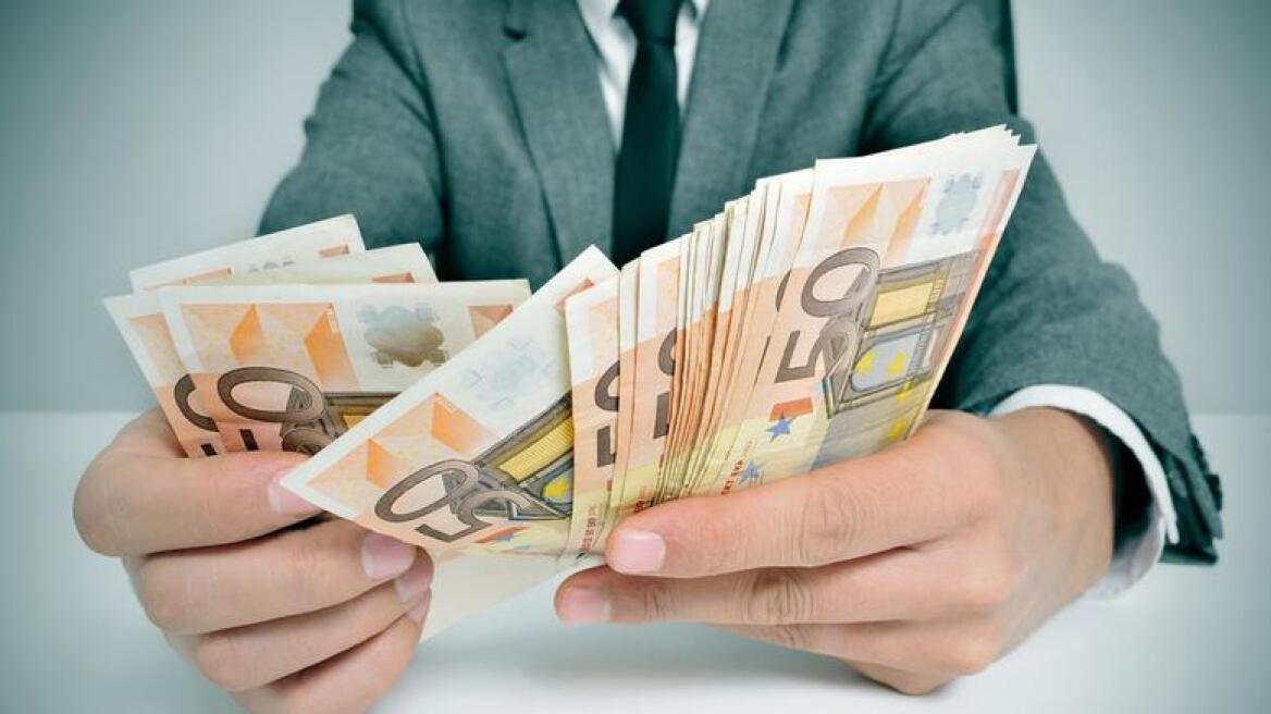 FT: Μειώσεις φόρων από το 2015 θα ζητήσει η Ελλάδα από την τρόικα