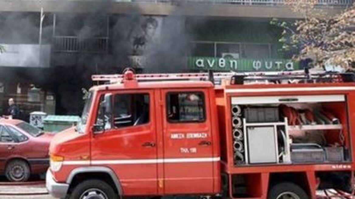 Κυψέλη: Ανασύρθηκε ένας απανθρακωμένος μετά από φωτιά σε υπόγειο