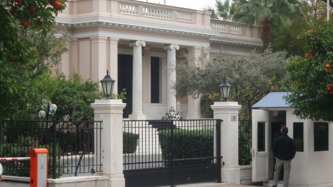 Stratfor: Κυβέρνηση και Τρόικα θα συμβιβαστούν για να μη γίνουν εκλογές