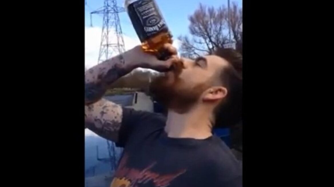 Δείτε βίντεο: Ηπιε ενα μπουκάλι ουίσκι σε 13 δευτερόλεπτα