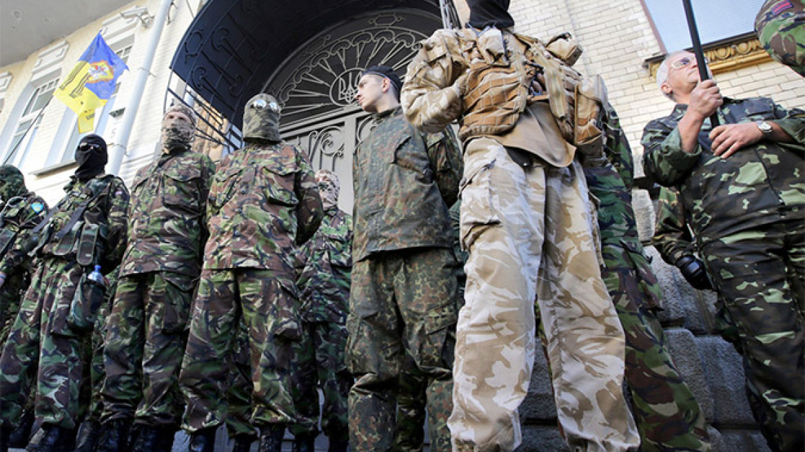 Ουκρανία: Ο Ποροσένκο υπόσχεται κατάπαυση του πυρός αλλά στη Μαριούπολη κάνουν... πόλεμο