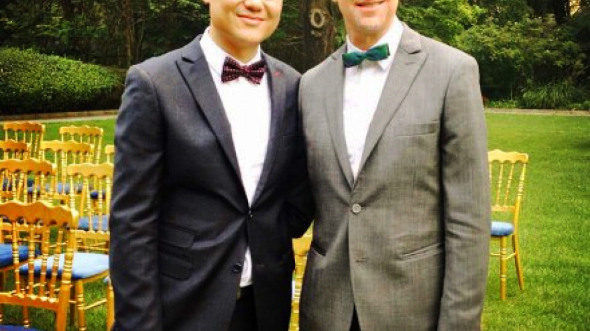 Βρετανός διπλωμάτης παντρεύτηκε τον σύντροφό του στο Πεκίνο