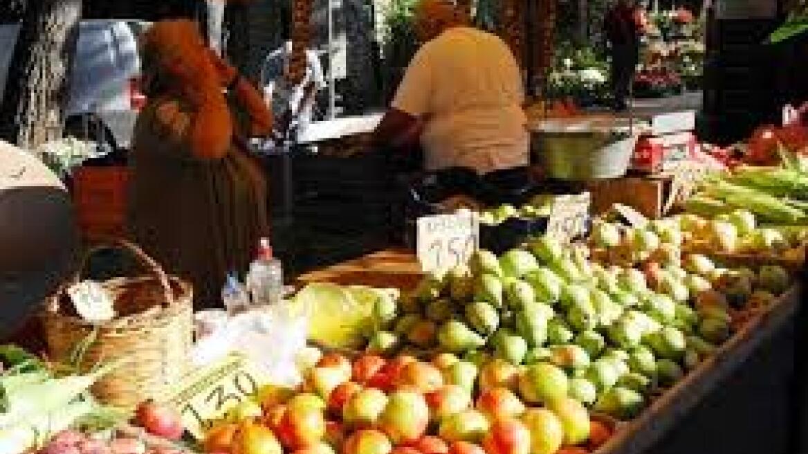 «Βαφτίζουν» ελληνικά φρούτα σε κυπριακά 