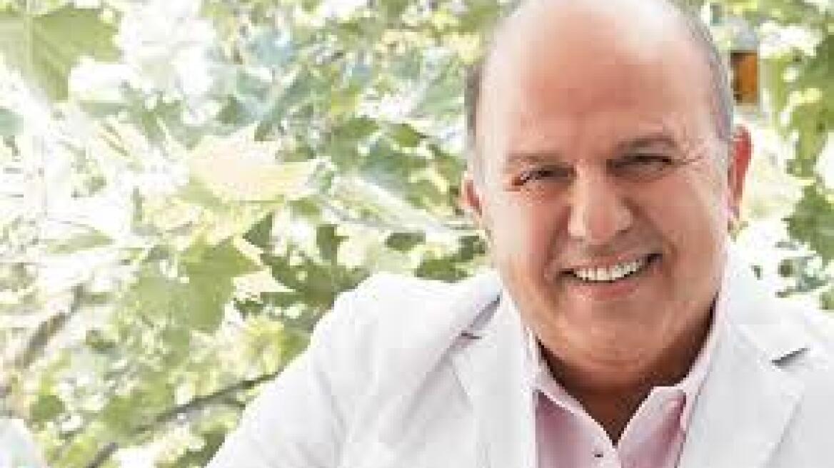 Νίκος Μουρατίδης: «Τη μητέρα μου την αγαπούσα όσο ζούσε, τη μίσησα όταν πέθανε»