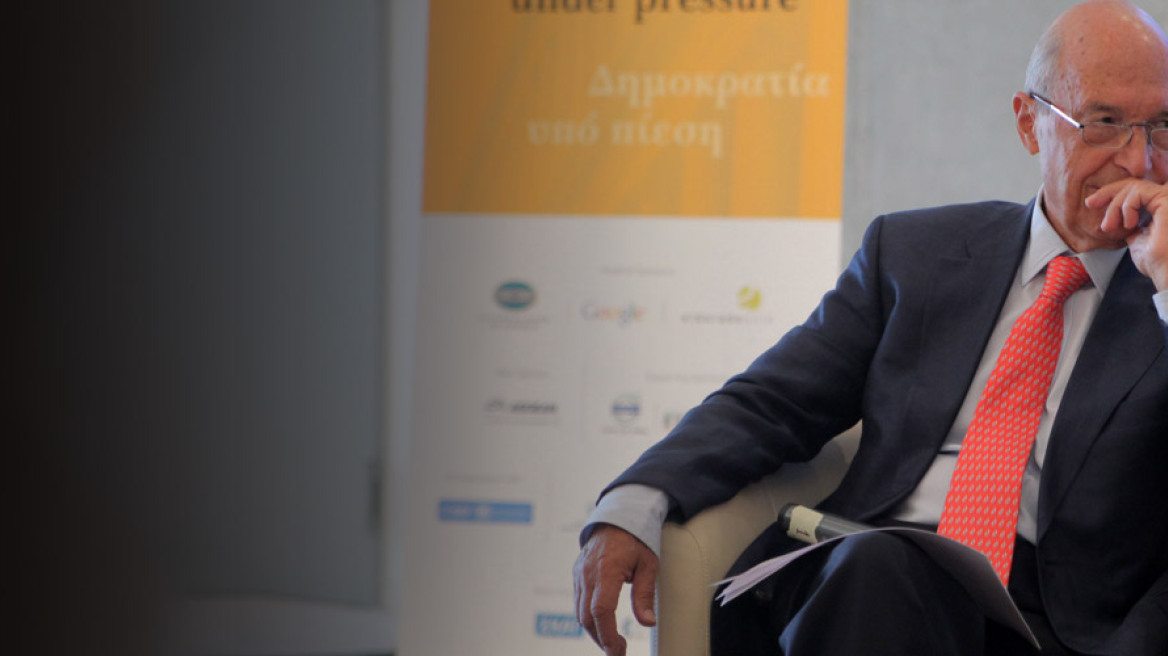 Σημίτης «αποδομεί» Καραμανλή