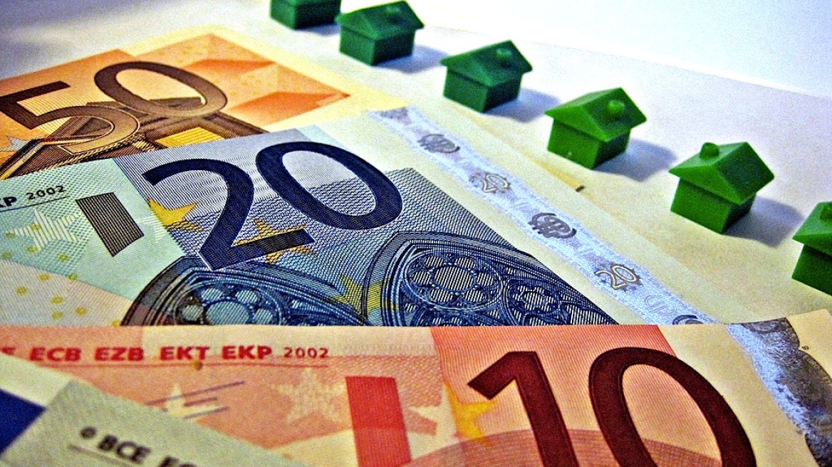 Κατασχέσεις και για χρέη κάτω των 5.000 ευρώ ζητά το ΔΝΤ