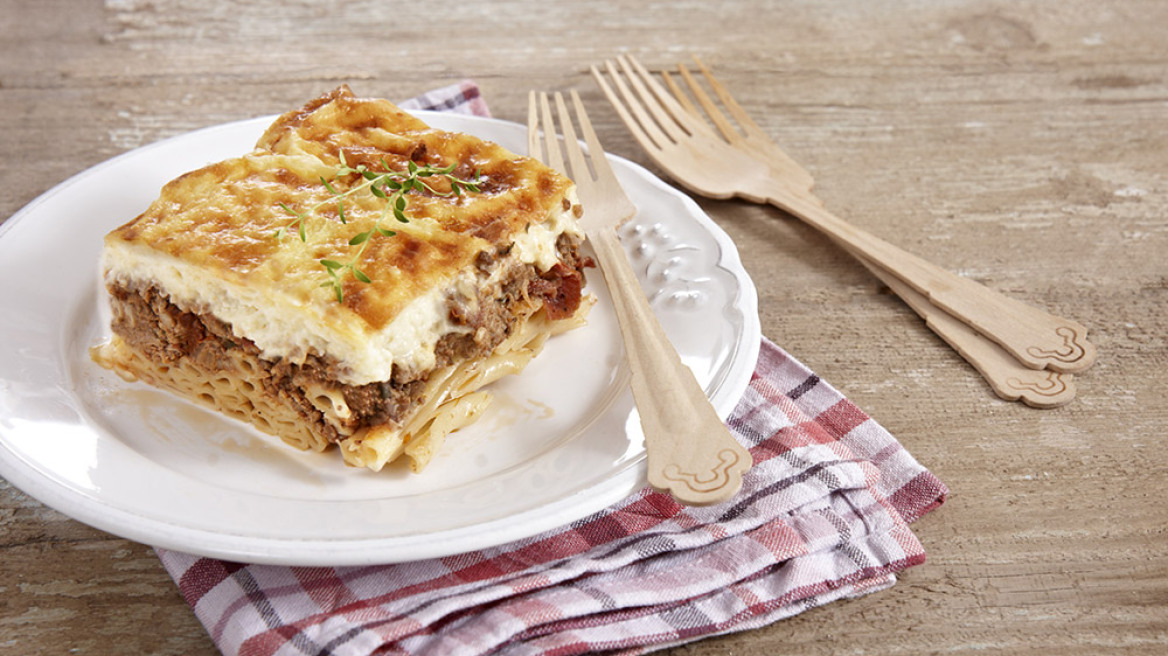 Παστίτσιο με βασιλομανίταρα λάδι τρούφας και λιαστή ντομάτα