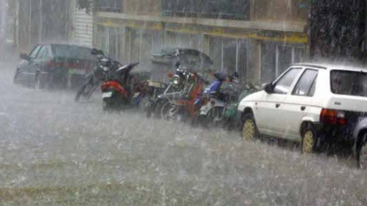 Κρύο, καταιγίδες και θυελλώδεις άνεμοι σε όλη τη χώρα