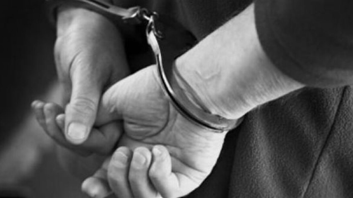 Καστοριά: Δύο συλλήψεις αλλοδαπών για μεταφορά λαθρομετανάστη