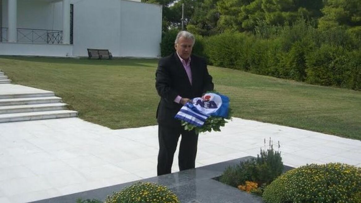 Ψωμιάδης: Κατέθεσε στεφάνι στον τάφο του Καραμανλή αφήνοντας αιχμές για τη σημερινή ΝΔ