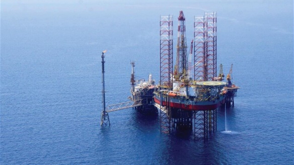 Τουρκική φρεγάτα παρακολουθεί τη γεώτρηση στην κυπριακή ΑΟΖ 