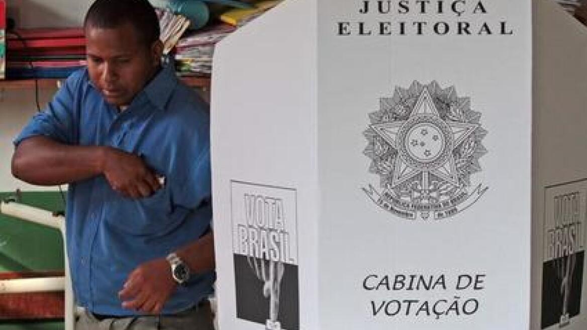 Βραζιλία: Συνελήφθη υποψήφιος που μοίραζε δωρεάν νερό στους ψηφοφόρους 