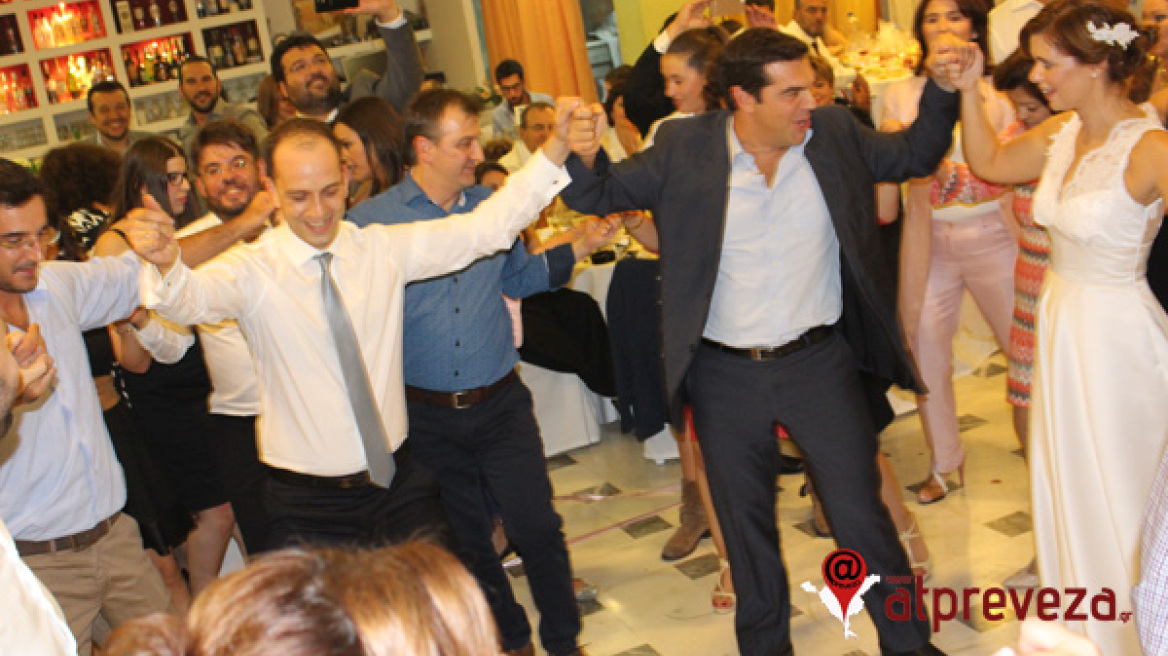 Δείτε τον Αλέξη Τσίπρα να χορεύει  ηπειρώτικα