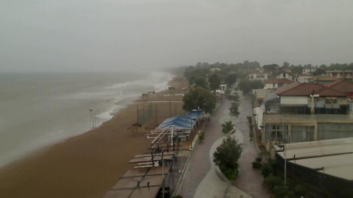 «Πνίγηκε» πάλι η Πελοπόννησος από την καταρρακτώδη βροχή