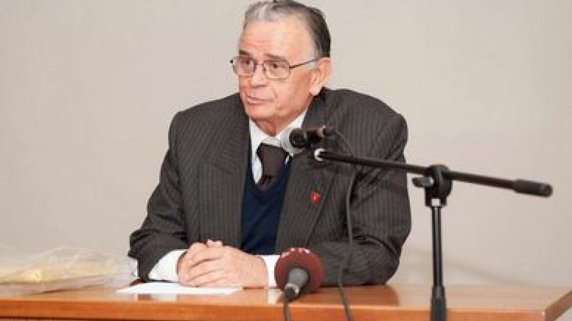 Επιμένει ο Σαράντος Καργάκος: Ο Τάφος της Αμφίπολης ανήκει στον Μέγα Αλέξανδρο