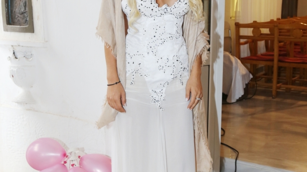 Η Σάσα Μπάστα έγινε νονά με «νυφικό»