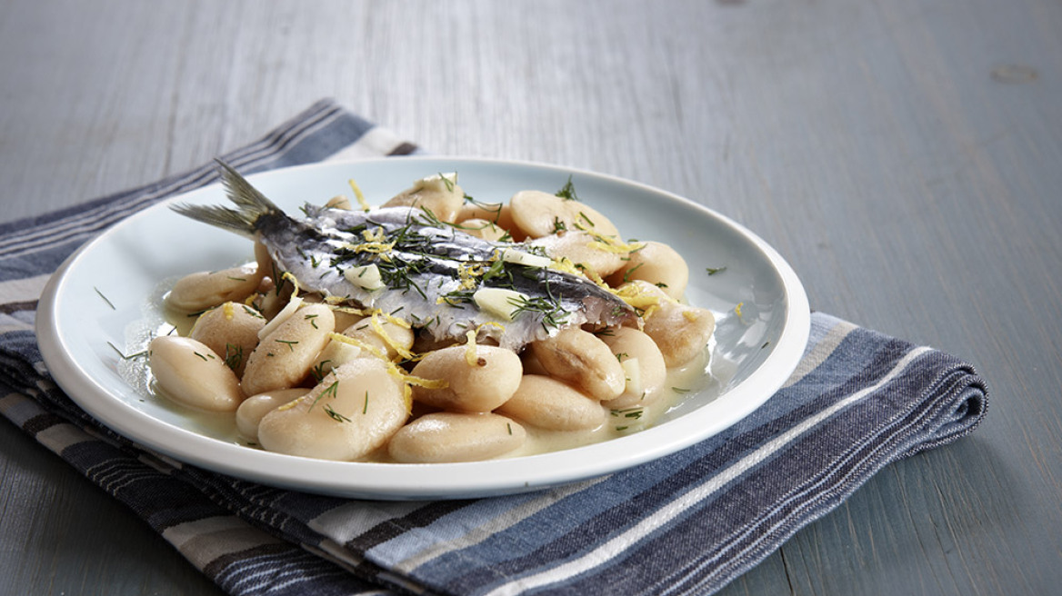 Φασόλια γίγαντες τουρσί με μαρινάτες σαρδέλες