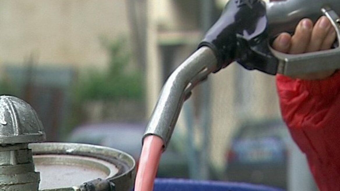 Εβαζαν λαθραία καύσιμα ακόμη και στα περιπολικά!