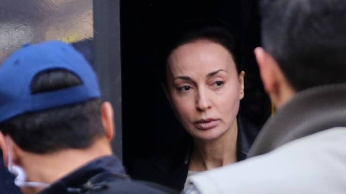 Απούσα η Βίκυ Σταμάτη από τη δίκη του Άκη για τις μίζες