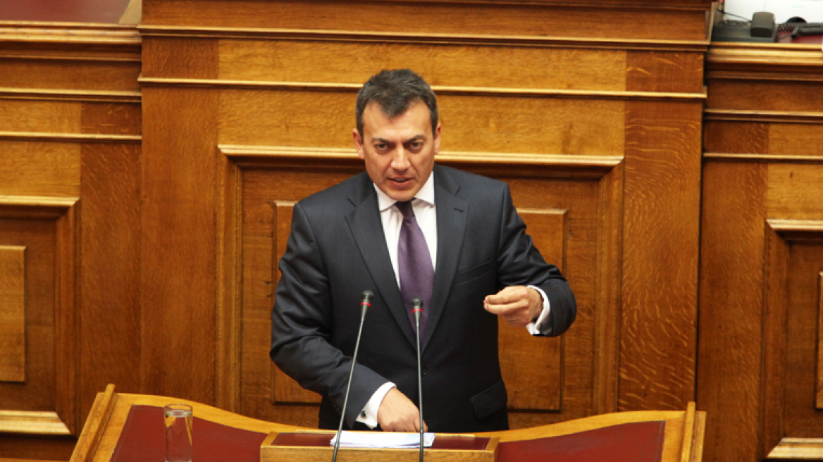 Βρούτσης: «Αυτή η κυβέρνηση παλεύει με νύχια και με δόντια»