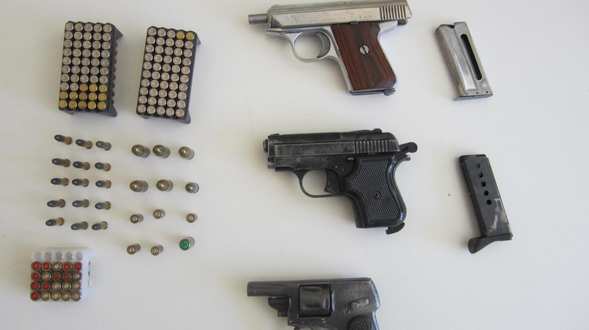 Συλλήψεις για μπαλωθιές και παράνομα όπλα στην Κρήτη