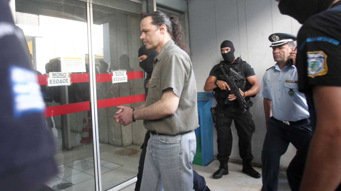  Στα δικαστήρια του Πειραιά ο Σάββας Ξηρός