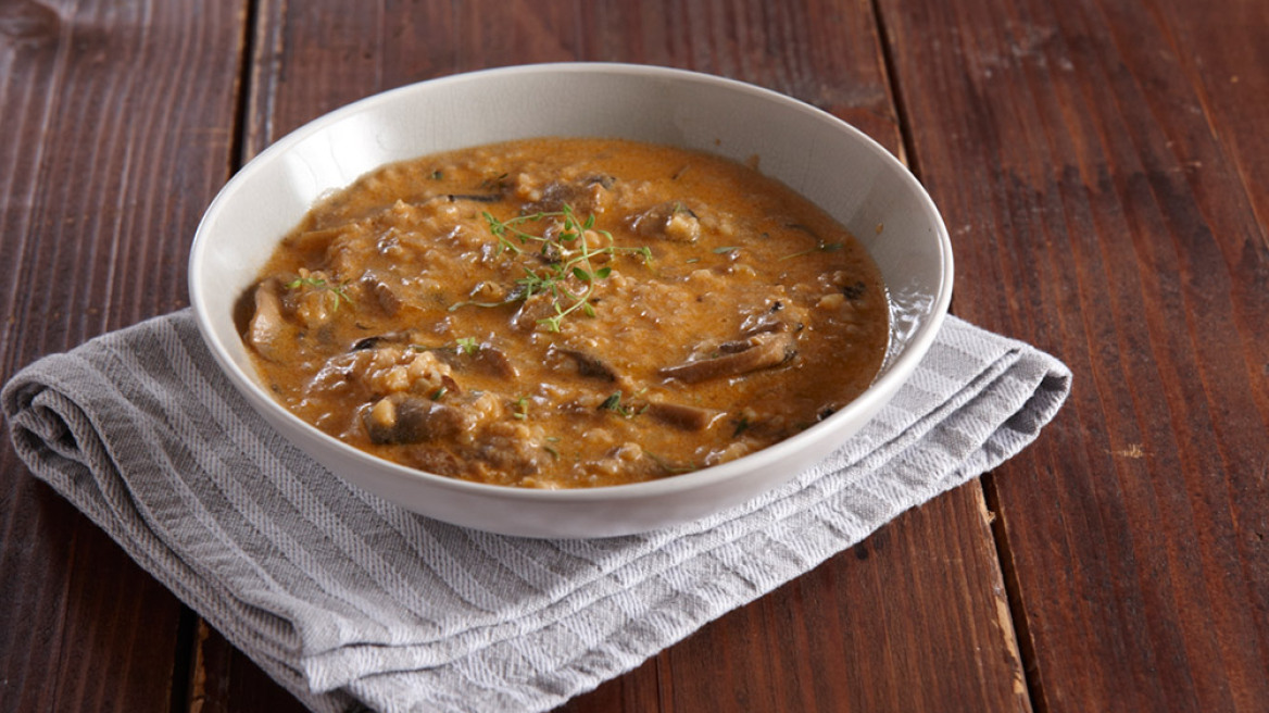 Σούπα με γλυκό τραχανά και μανιτάρια