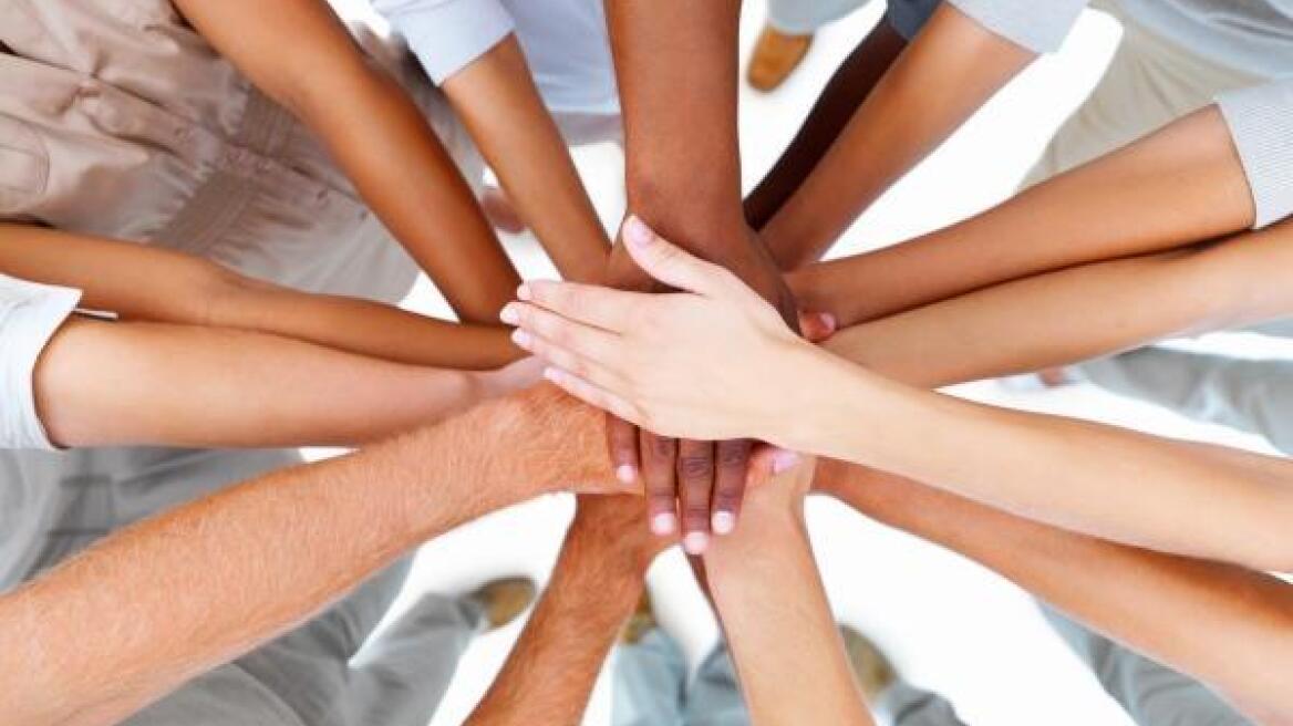 Οι Ελληνες αποδίδουν καλύτερα όταν δουλεύουν ομαδικά