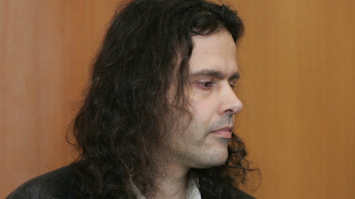 Στα δικαστήρια Πειραιά οδηγήθηκε ο Σάββας Ξηρός	