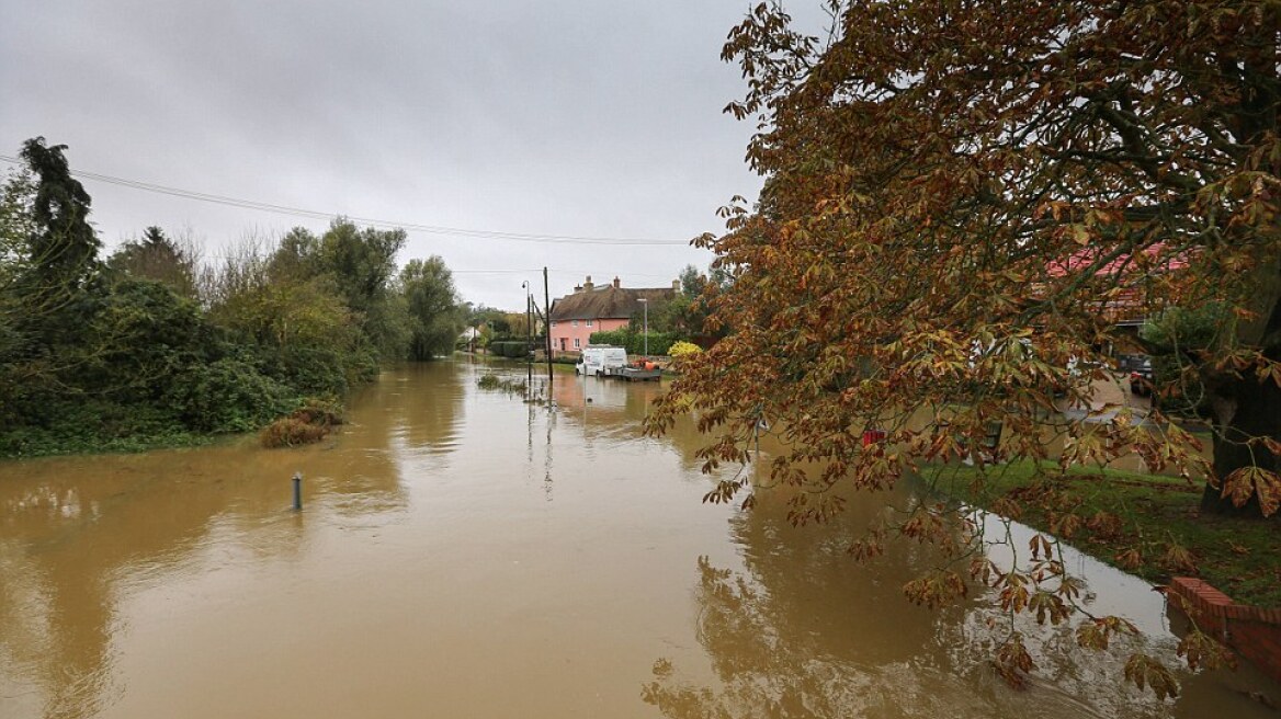 Θύελλα-τέρας απειλεί τη Μεγάλη Βρετανία