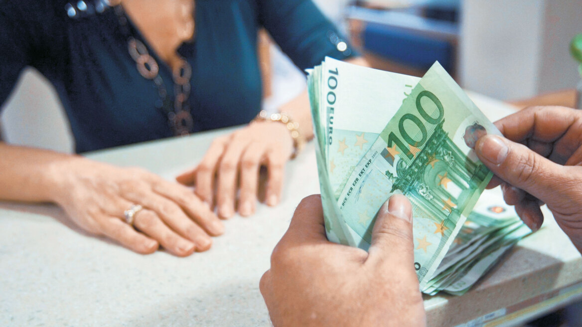 Πάνε να ψαλιδίσουν τη ρύθμιση με τις 100 δόσεις στην εφορία