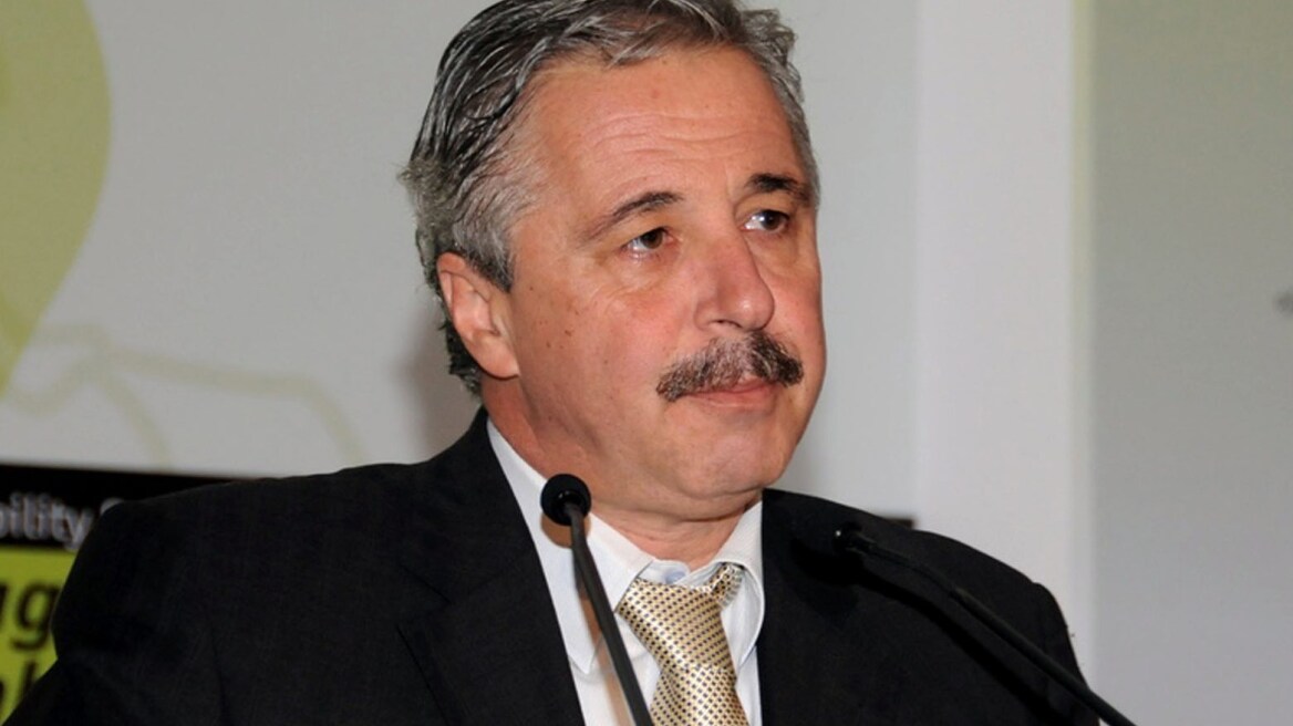 Μανιάτης: «Ούτε αργυρώνητοι βουλευτές υπάρχουν, ούτε τα ΑΤΜ θα σταματήσουν να λειτουργούν»