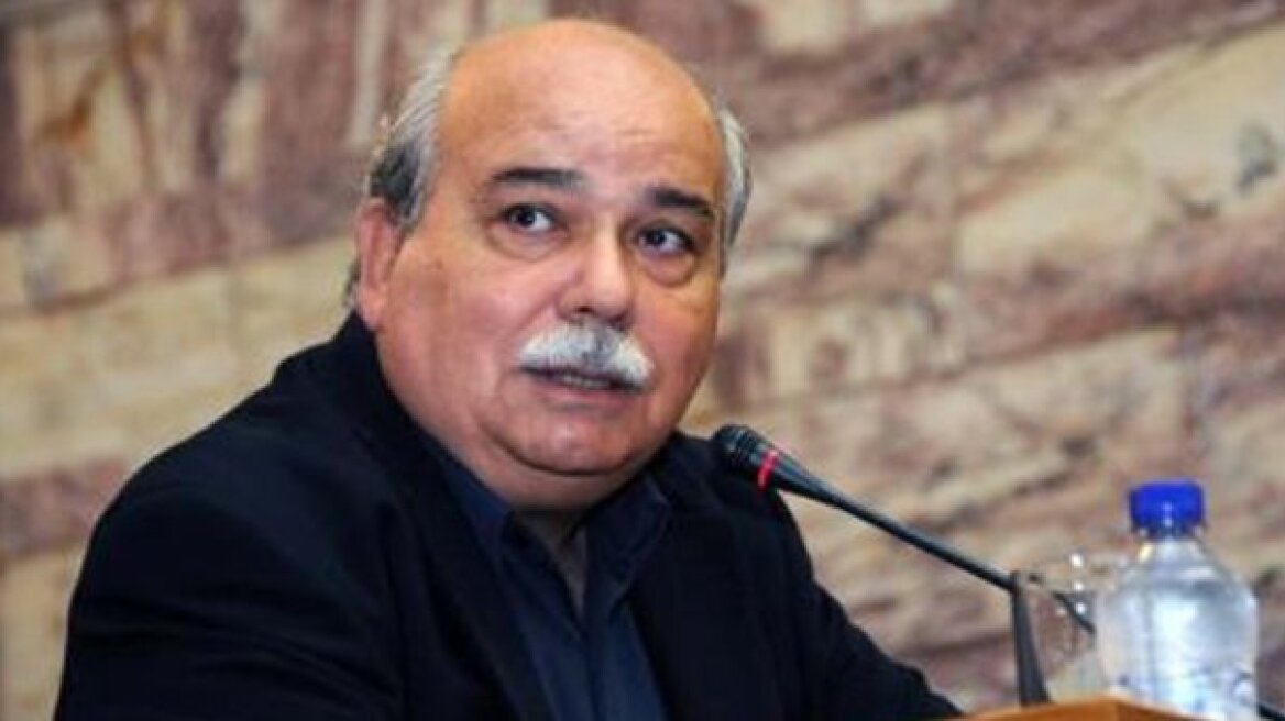 Βούτσης: Προχωρούν σε απολύσεις, ενώ οι άνθρωποι αφήνουν τα παιδιά τους στην εφορία