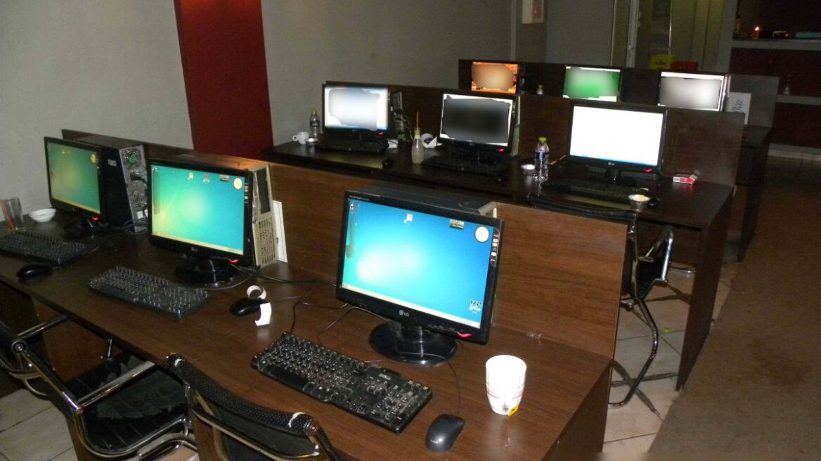 Βόλος: 12 συλλήψεις για φρουτάκια