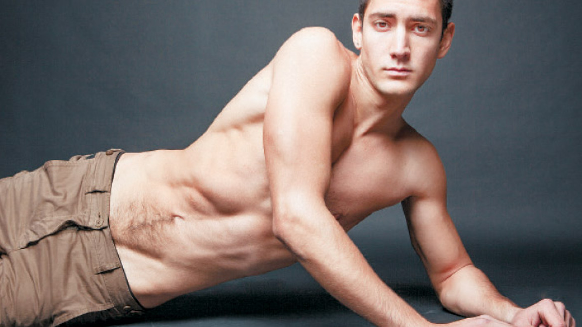 Μάνος Σαρρής: Φρέσκος, διεθνής και βραβευμένος