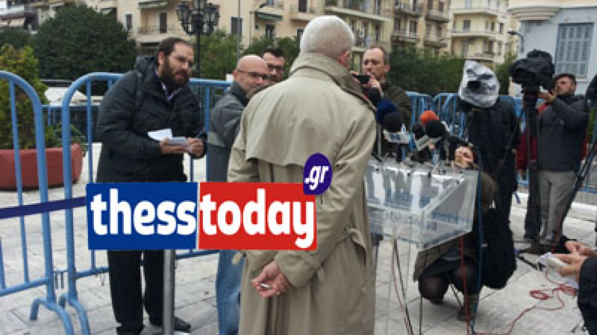 Ο... ταχυδακτυλουργός Γιάννης Μπουτάρης και το τσιγάρο!