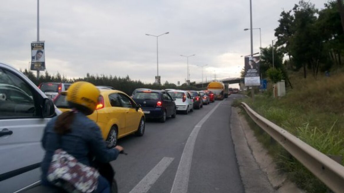 Καραμπόλα δέκα αυτοκινήτων στον περιφερειακό Θεσσαλονίκης