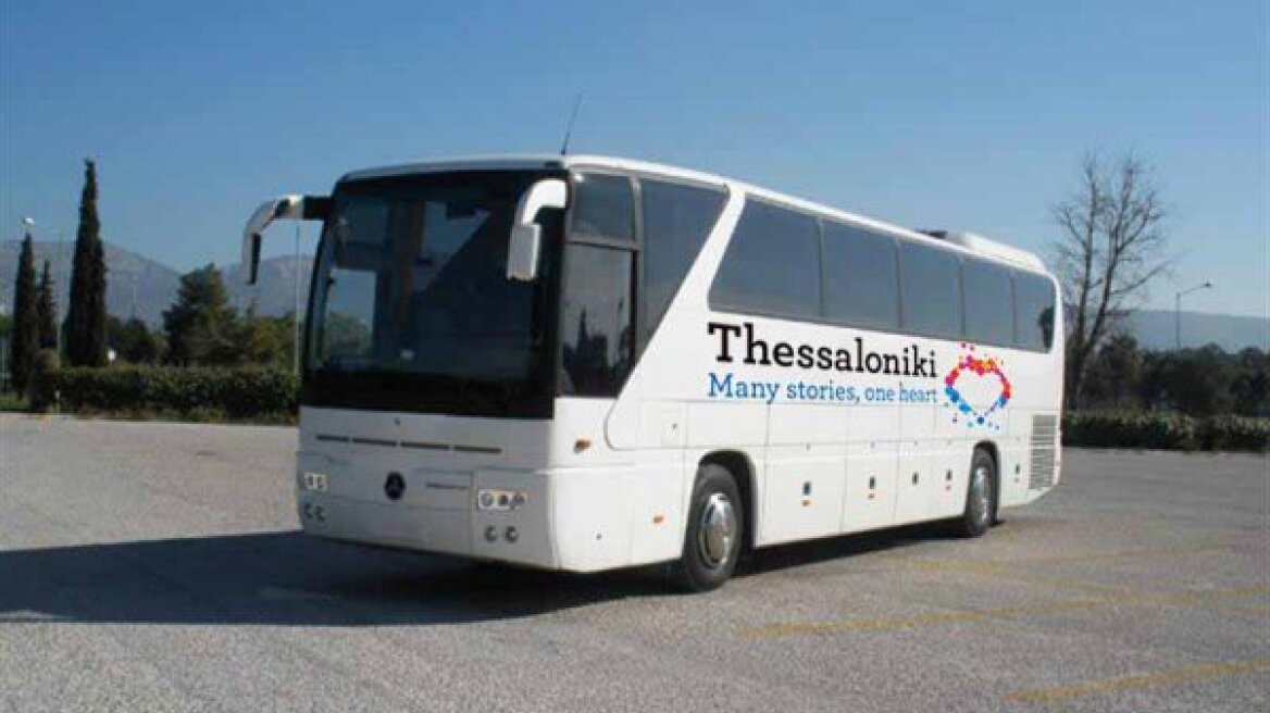 Θεσσαλονικιός ταξιδεύει με λεωφορείο στην Ευρώπη για να προβάλλει την πόλη του