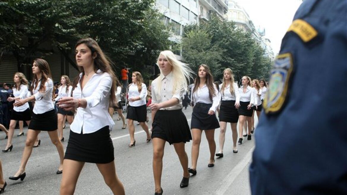 Υπό βροχή κατά τόπους η παρέλαση της 28ης Οκτωβρίου