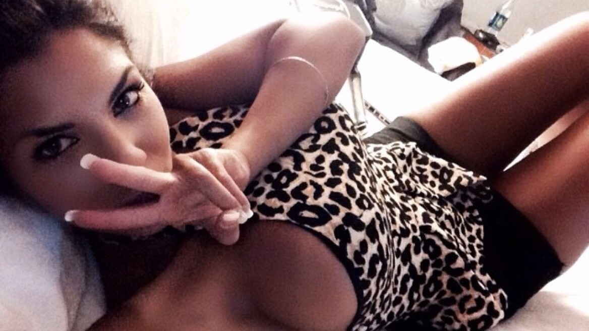 Libby Powell: Οι πιο hot #selfie που έχεις δει