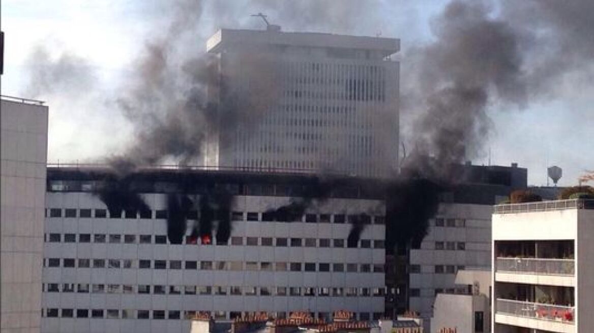 Παρίσι: Εκρήξεις και πυρκαγιά στο κτίριο της γαλλικής ραδιοφωνίας 