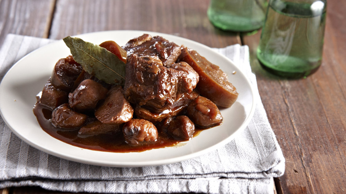 Χοιρινό με κυδώνια μήλα και κάστανα