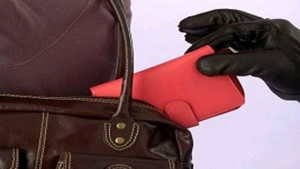 Πύργος: Της έκλεψαν και τα δυο πορτοφόλια, ενώ ψώνιζε